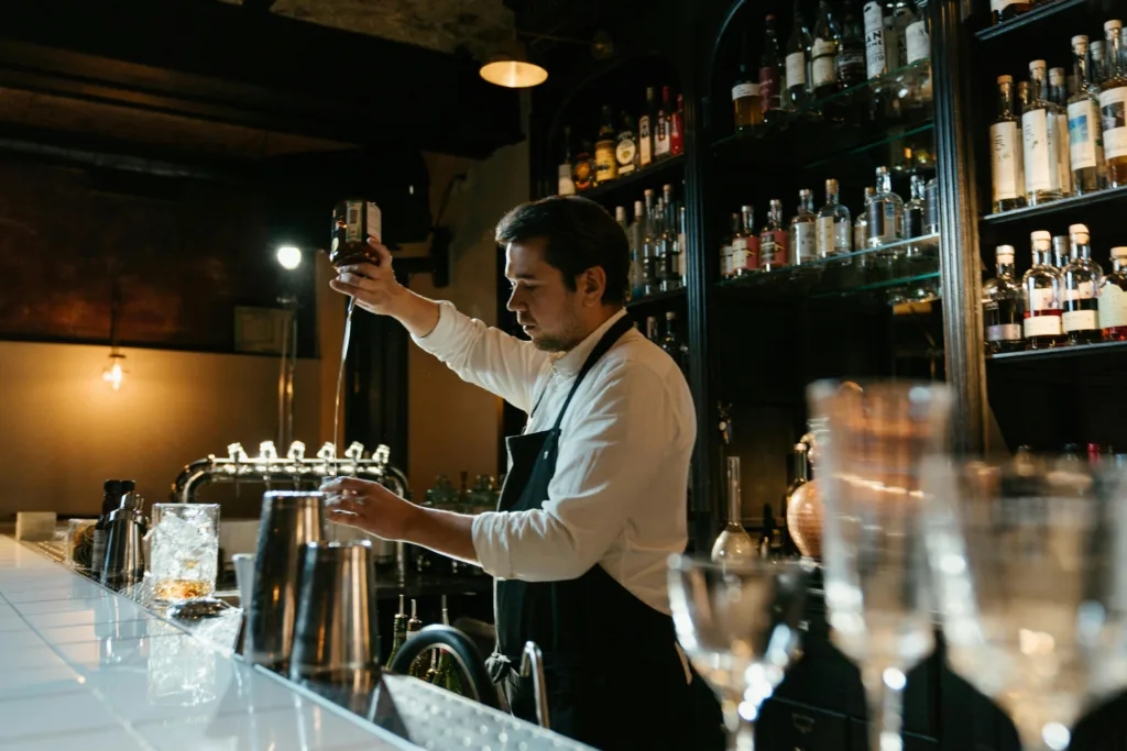 Cómo Ser un Bartender Profesional